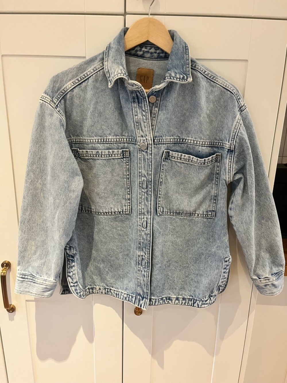 GAP Women’s Light Wash Denim Jacket - Blue
